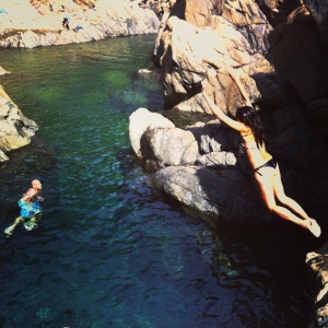 cliff jumping in Dumbea river